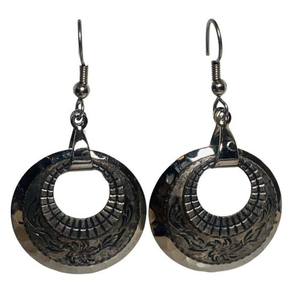 Vintage Women’s Silver Tone Balinese Filigree Hoop Dangle Pierced Earrings - Picture 1 of 7